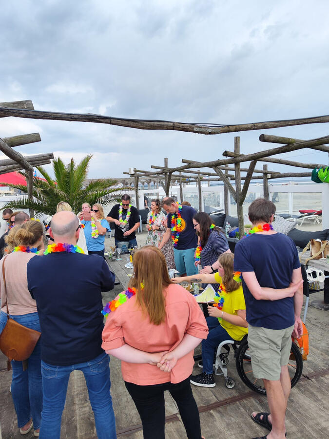 Groep cocktails maken tijdens workshop Zuid-Holland